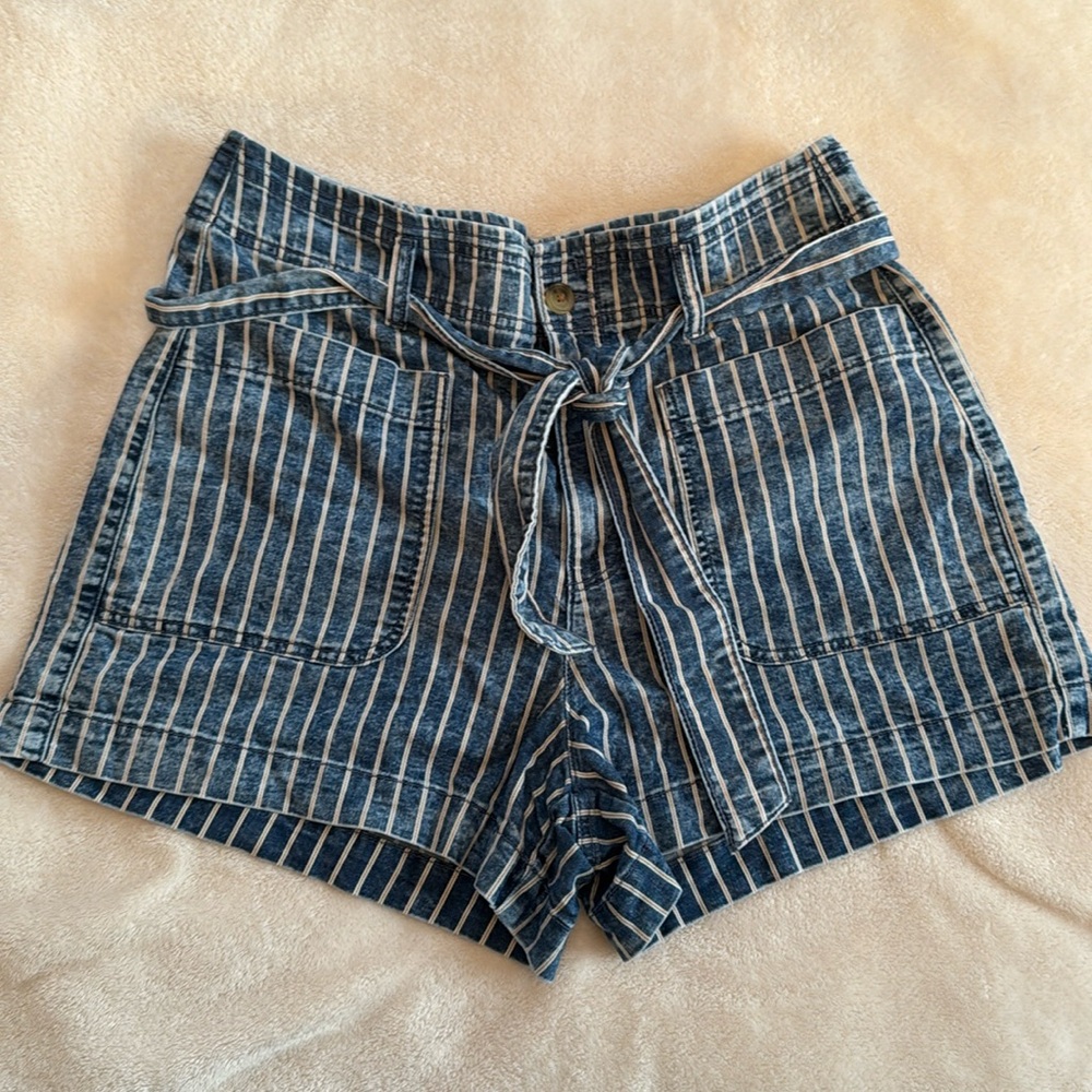 Stripped American Eagle shorts